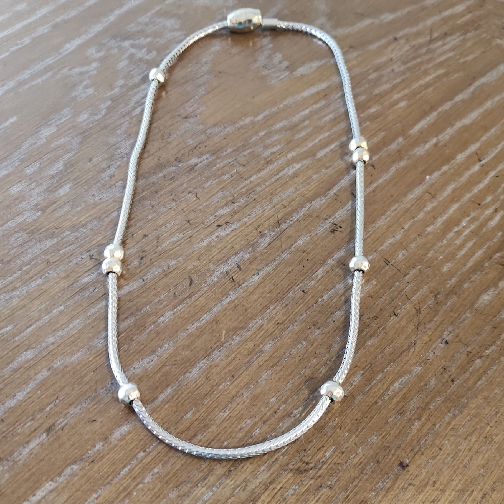 Silver Tone Necklace with Magnetic Clasp